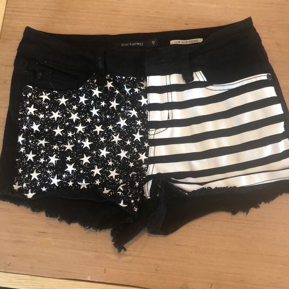 Black heart flag shorts